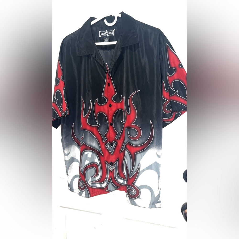 Vintage Steve & Barry's "Club Shirt" featuring black & red tribal flame design